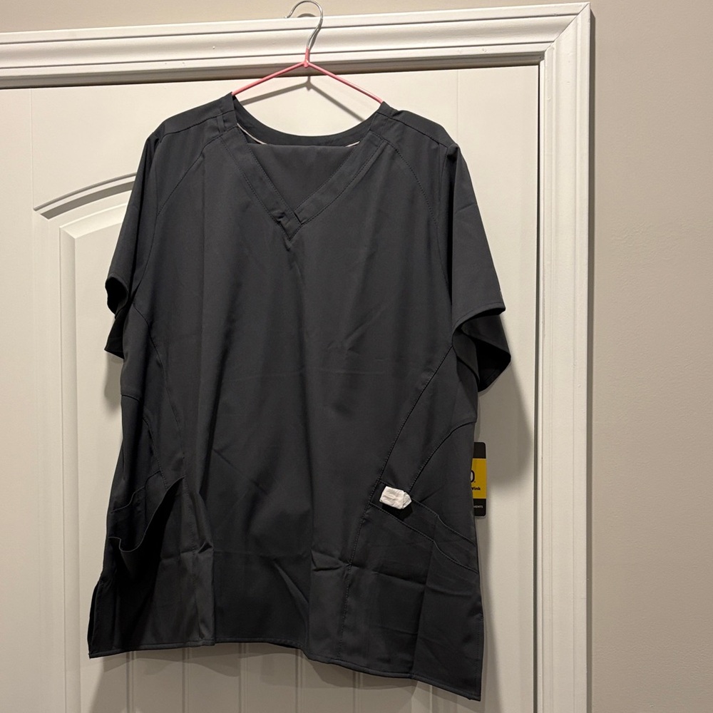 WonderWink women’s modern fit Charcoal V-Neck Shirt 2X and pants XL.